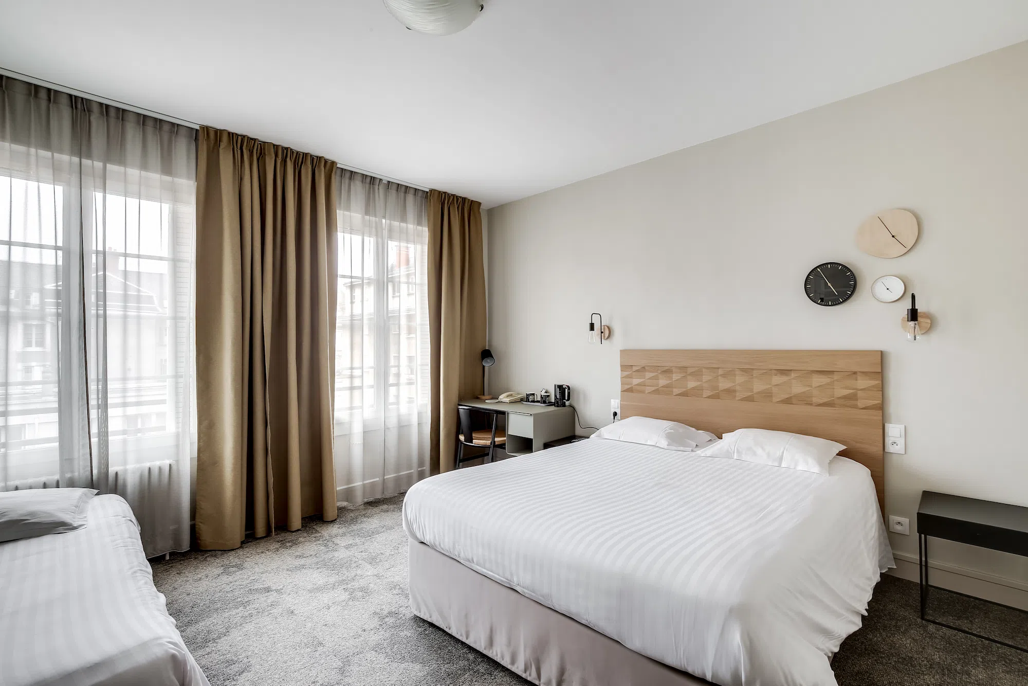 chambre premium claire et spacieuse